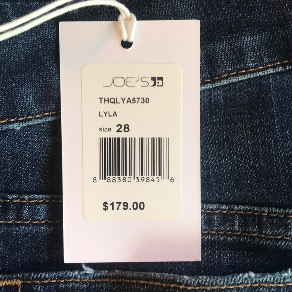New with tags joes jeans. Size 28, Curvy.